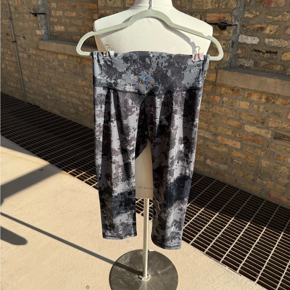 Urban Camouflage Leggings in Black and Gray